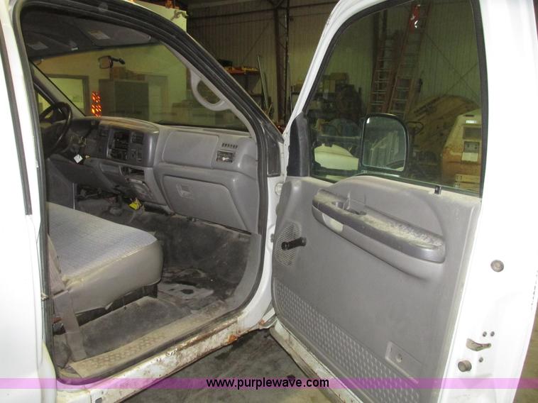 image for item H4685 2001 Ford F350 Super Duty XL flatbed truck