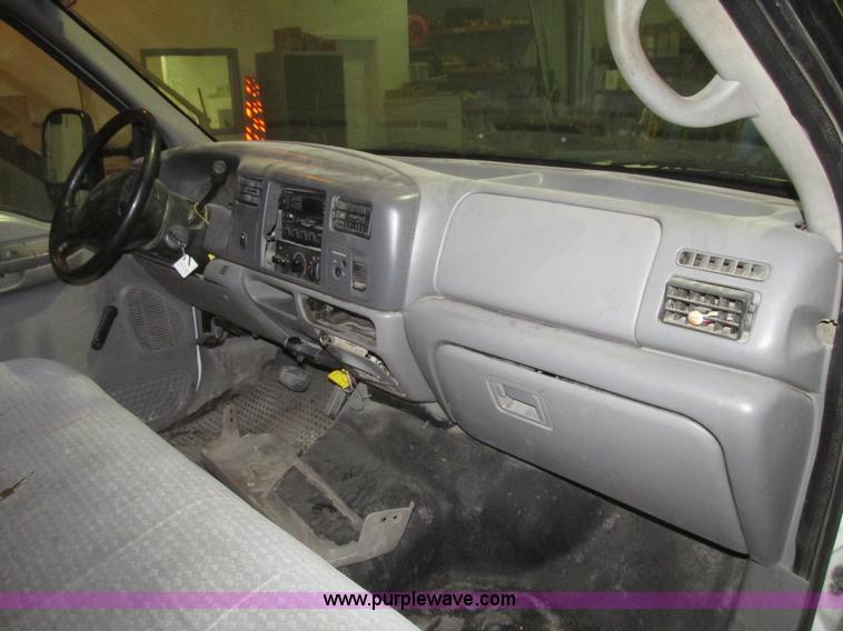 image for item H4685 2001 Ford F350 Super Duty XL flatbed truck