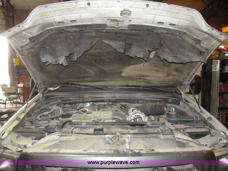 image for item H4685 2001 Ford F350 Super Duty XL flatbed truck