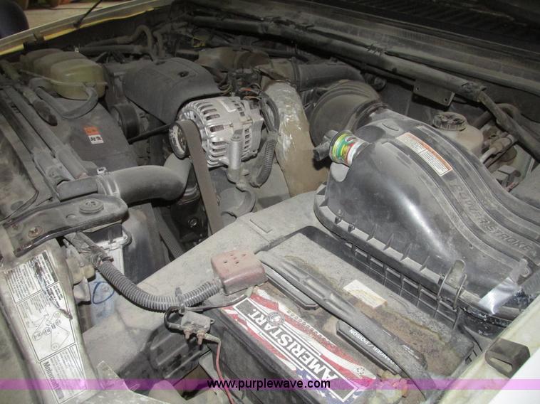 image for item H4685 2001 Ford F350 Super Duty XL flatbed truck