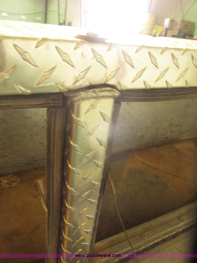 image for item H4685 2001 Ford F350 Super Duty XL flatbed truck