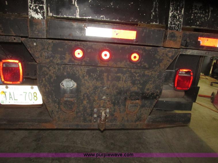 image for item H4685 2001 Ford F350 Super Duty XL flatbed truck