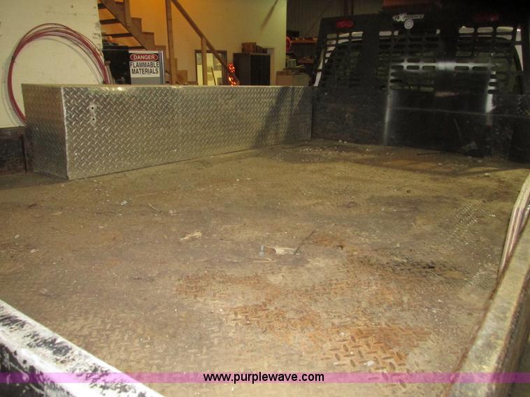 image for item H4685 2001 Ford F350 Super Duty XL flatbed truck