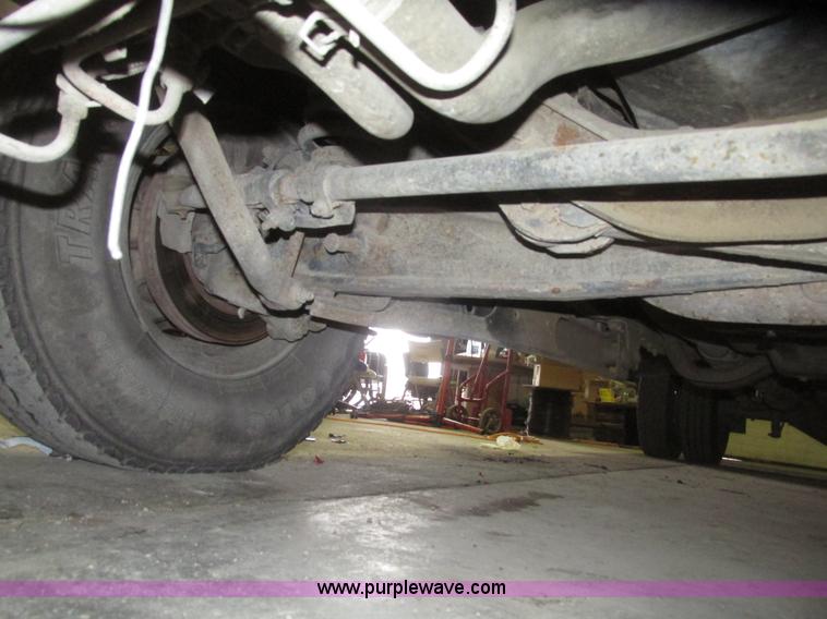 image for item H4685 2001 Ford F350 Super Duty XL flatbed truck