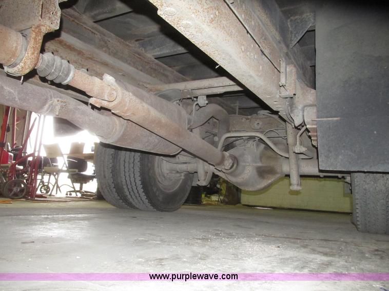 image for item H4685 2001 Ford F350 Super Duty XL flatbed truck