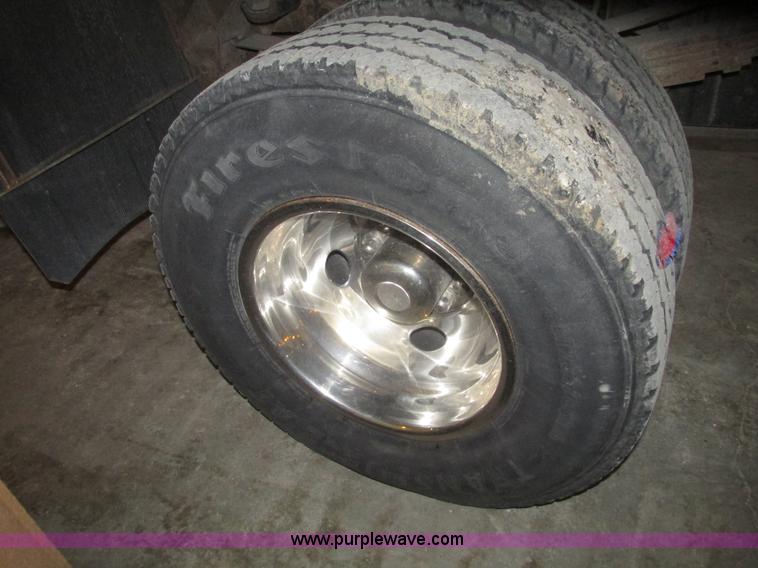 image for item H4685 2001 Ford F350 Super Duty XL flatbed truck