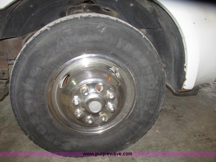 image for item H4685 2001 Ford F350 Super Duty XL flatbed truck