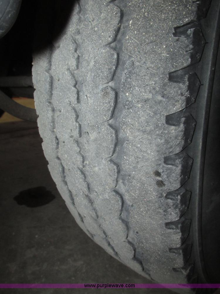 image for item H4685 2001 Ford F350 Super Duty XL flatbed truck