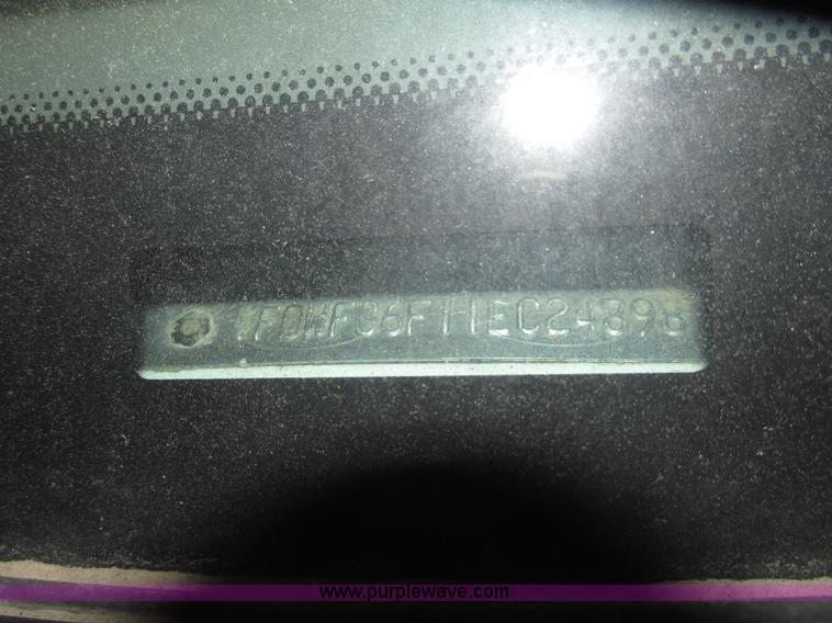 image for item H4685 2001 Ford F350 Super Duty XL flatbed truck