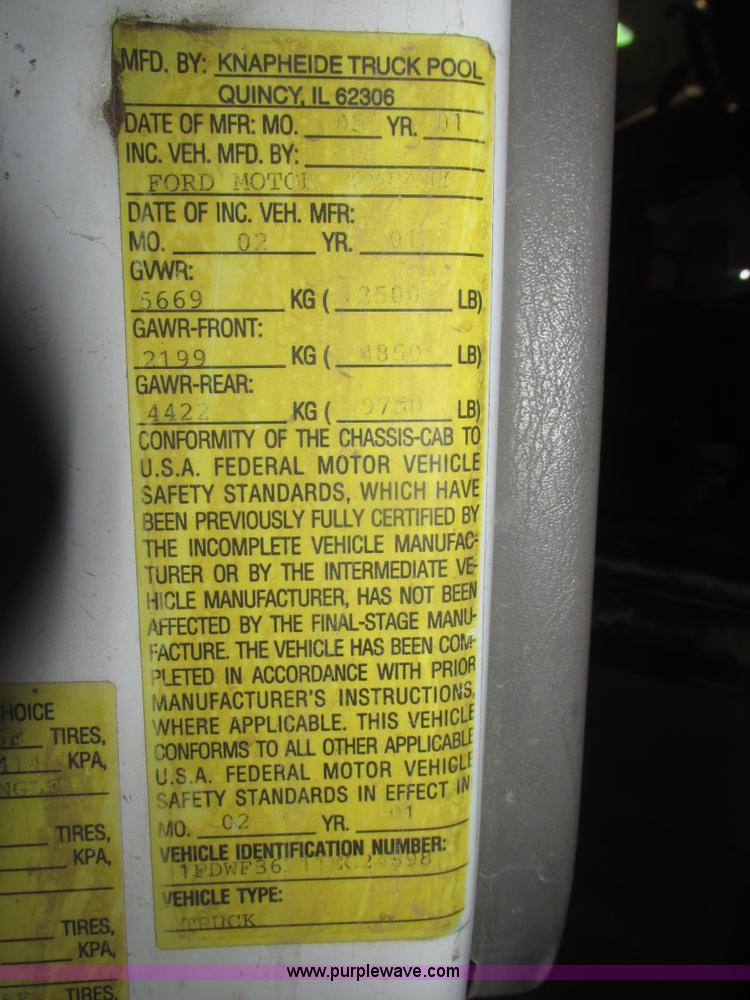 image for item H4685 2001 Ford F350 Super Duty XL flatbed truck