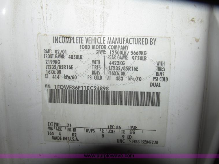 image for item H4685 2001 Ford F350 Super Duty XL flatbed truck