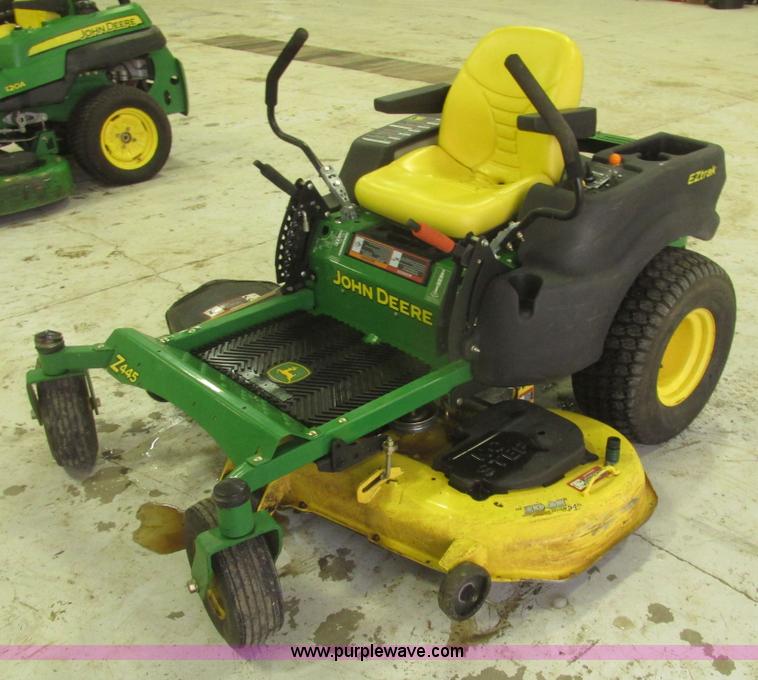 image for item H4689 2009 John Deere Z445 EZ Track riding lawn mower