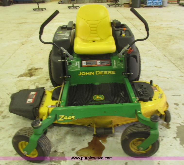 image for item H4689 2009 John Deere Z445 EZ Track riding lawn mower
