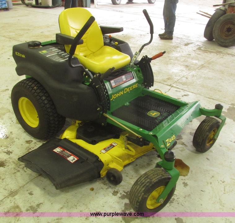 image for item H4689 2009 John Deere Z445 EZ Track riding lawn mower