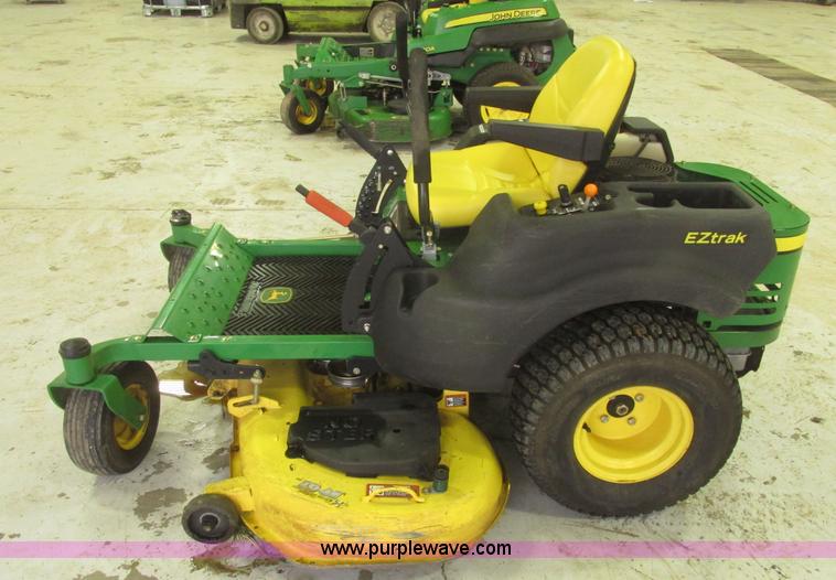 image for item H4689 2009 John Deere Z445 EZ Track riding lawn mower