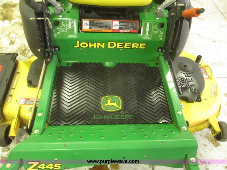 image for item H4689 2009 John Deere Z445 EZ Track riding lawn mower