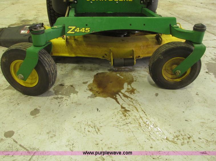 image for item H4689 2009 John Deere Z445 EZ Track riding lawn mower