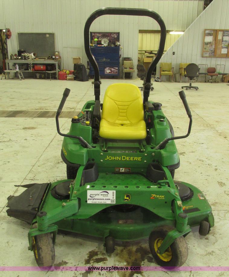 image for item H4690 2008 John Deere Z520A riding lawn mower