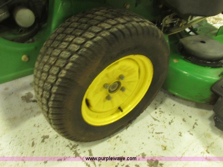 image for item H4690 2008 John Deere Z520A riding lawn mower