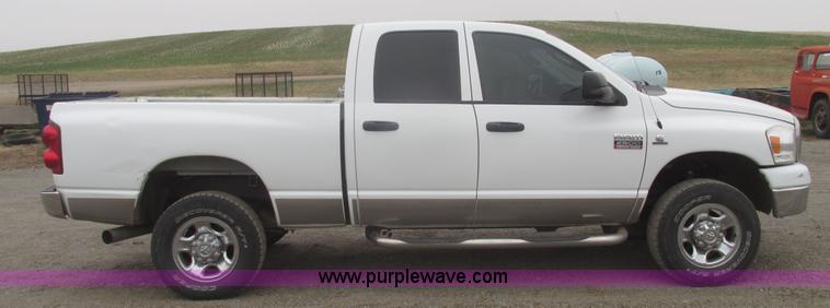 image for item H4698 2007 Dodge Ram 2500 SLT Quad Cab pickup truck