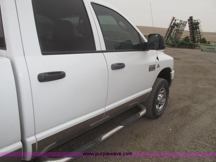 image for item H4698 2007 Dodge Ram 2500 SLT Quad Cab pickup truck