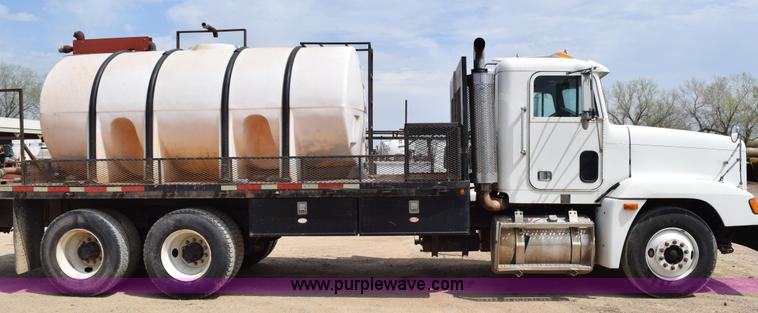 image for item H5215 1999 Freightliner FLD120 flatbed truck