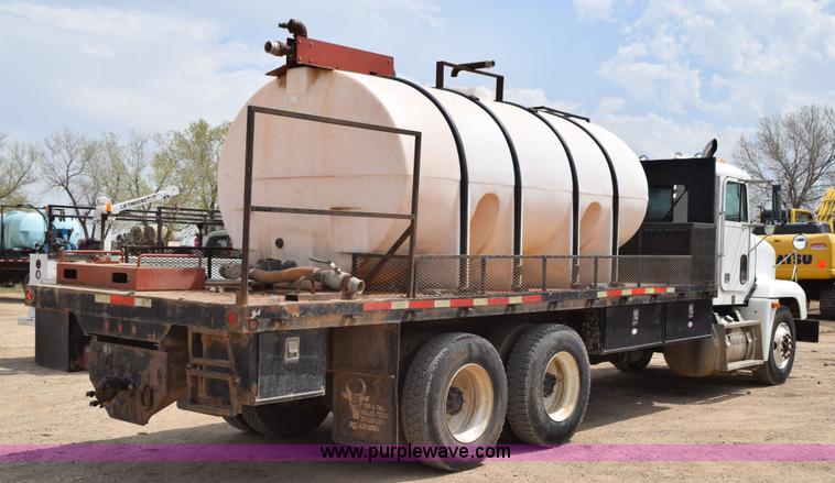 image for item H5215 1999 Freightliner FLD120 flatbed truck