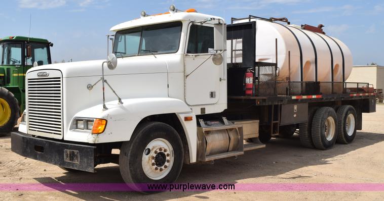 image for item H5215 1999 Freightliner FLD120 flatbed truck