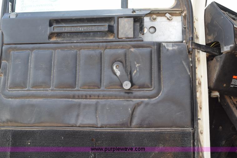 image for item H5215 1999 Freightliner FLD120 flatbed truck