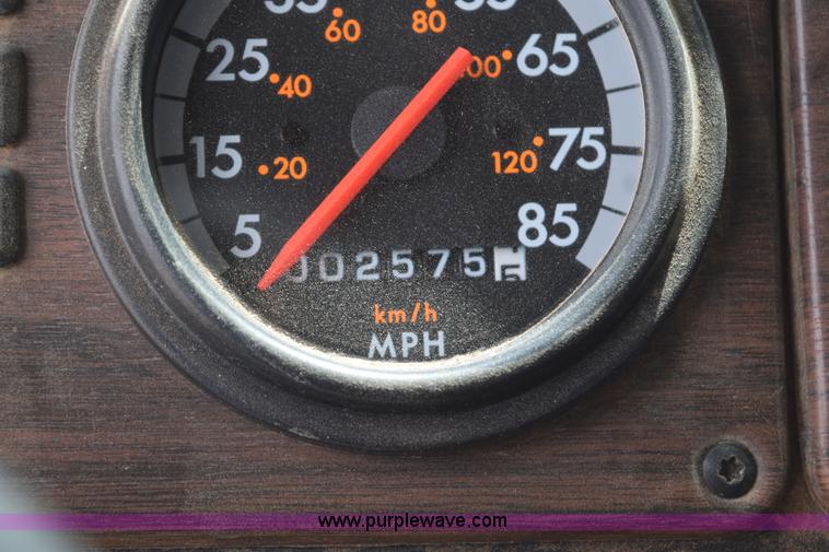 image for item H5215 1999 Freightliner FLD120 flatbed truck