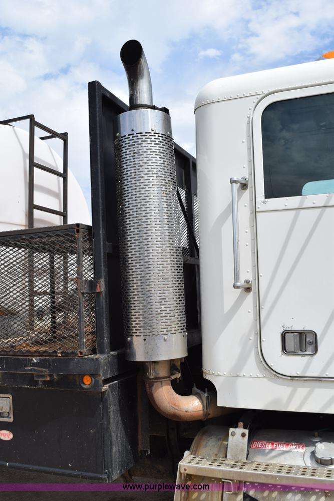 image for item H5215 1999 Freightliner FLD120 flatbed truck