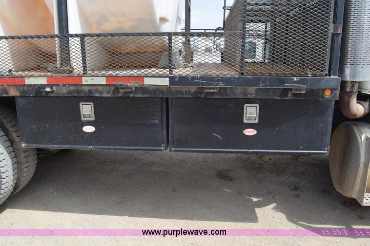 image for item H5215 1999 Freightliner FLD120 flatbed truck