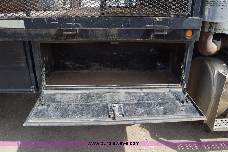 image for item H5215 1999 Freightliner FLD120 flatbed truck