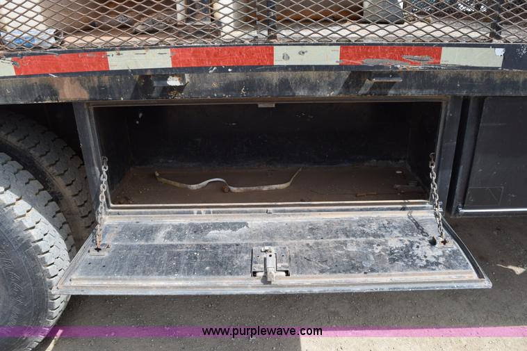 image for item H5215 1999 Freightliner FLD120 flatbed truck