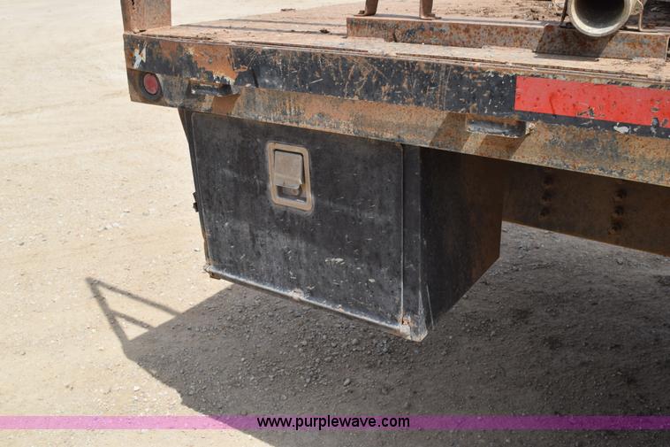 image for item H5215 1999 Freightliner FLD120 flatbed truck