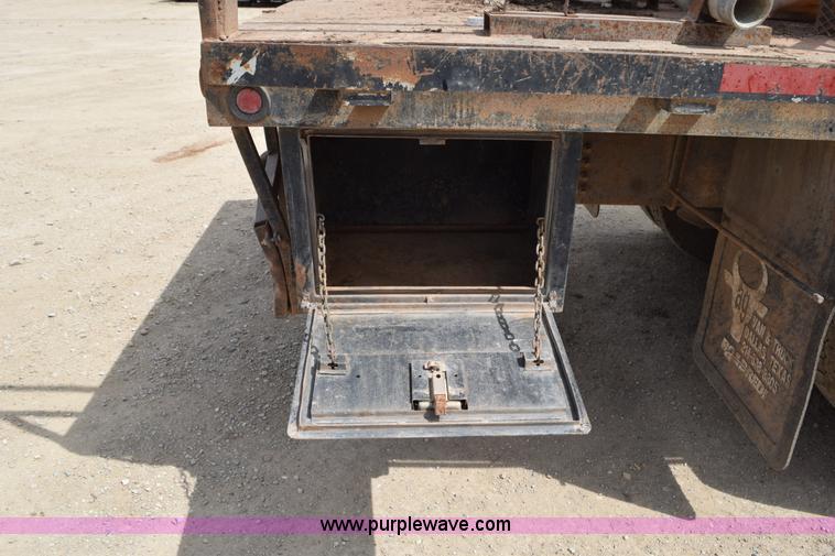 image for item H5215 1999 Freightliner FLD120 flatbed truck