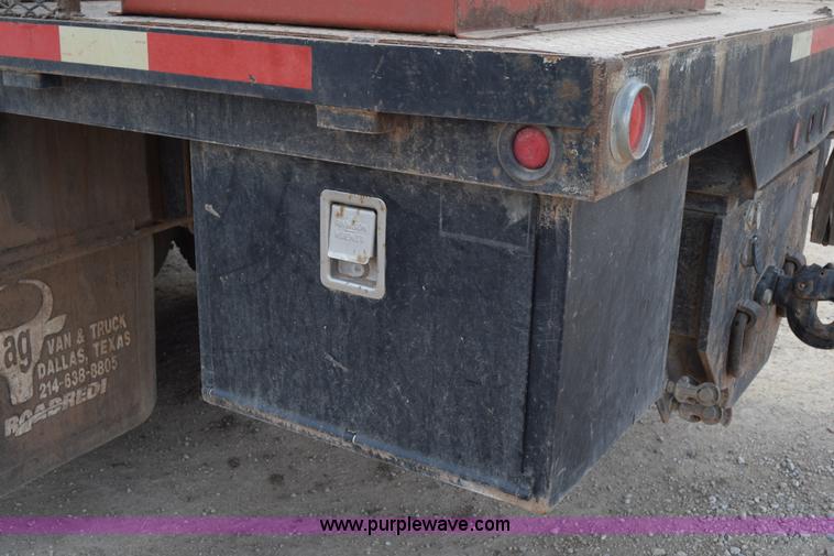 image for item H5215 1999 Freightliner FLD120 flatbed truck