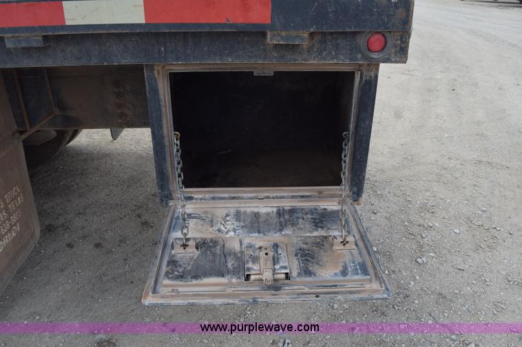 image for item H5215 1999 Freightliner FLD120 flatbed truck