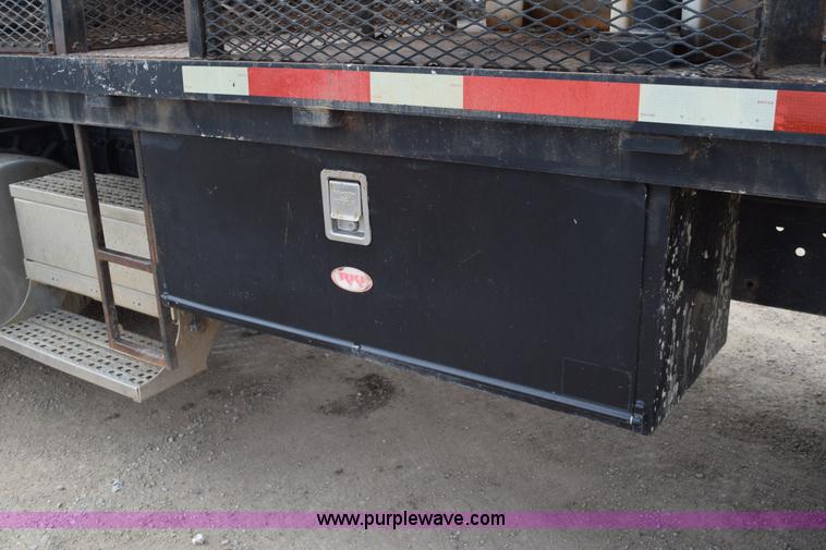 image for item H5215 1999 Freightliner FLD120 flatbed truck