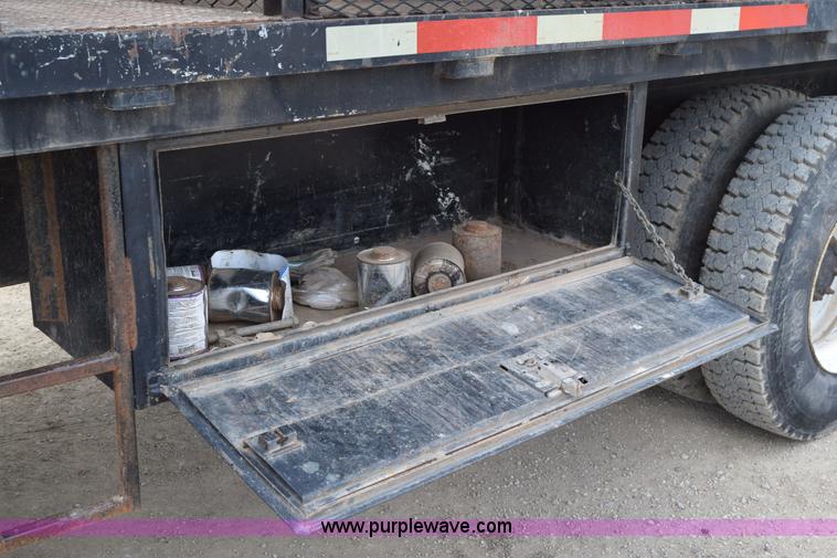 image for item H5215 1999 Freightliner FLD120 flatbed truck