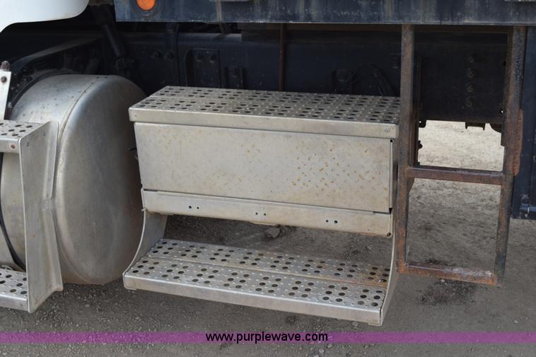 image for item H5215 1999 Freightliner FLD120 flatbed truck