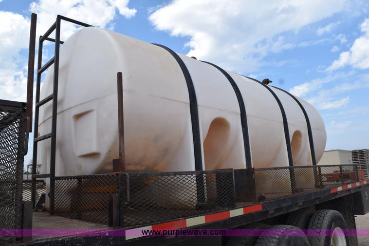 image for item H5215 1999 Freightliner FLD120 flatbed truck