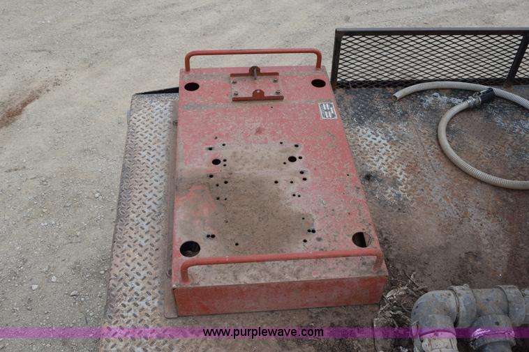 image for item H5215 1999 Freightliner FLD120 flatbed truck