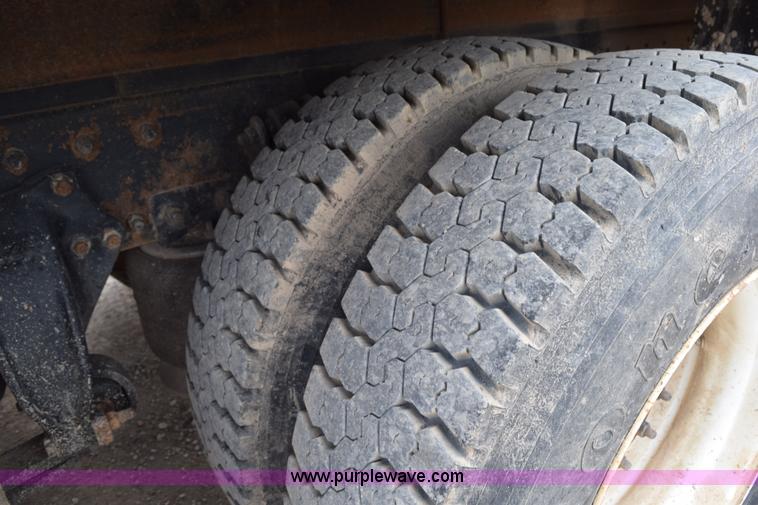 image for item H5215 1999 Freightliner FLD120 flatbed truck