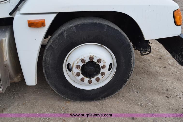 image for item H5215 1999 Freightliner FLD120 flatbed truck