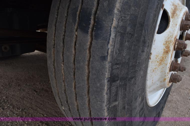 image for item H5215 1999 Freightliner FLD120 flatbed truck