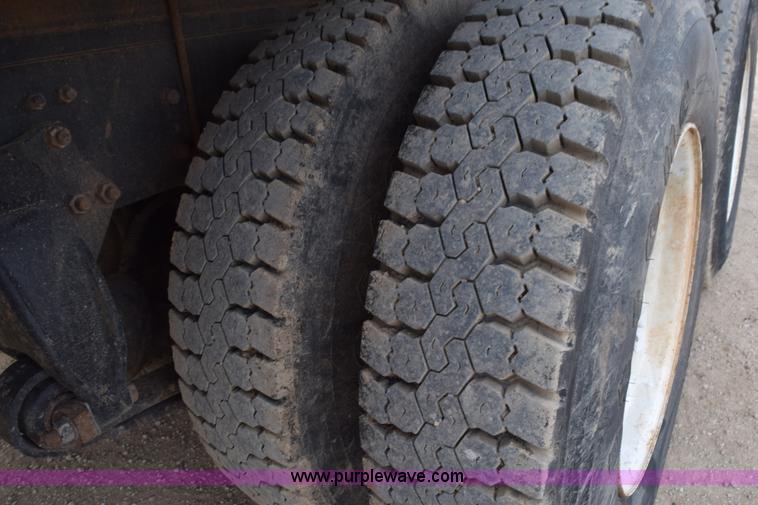 image for item H5215 1999 Freightliner FLD120 flatbed truck