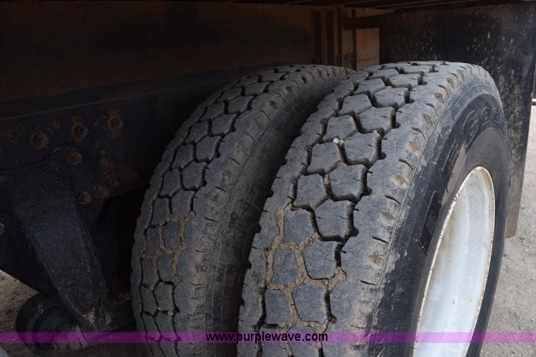 image for item H5215 1999 Freightliner FLD120 flatbed truck