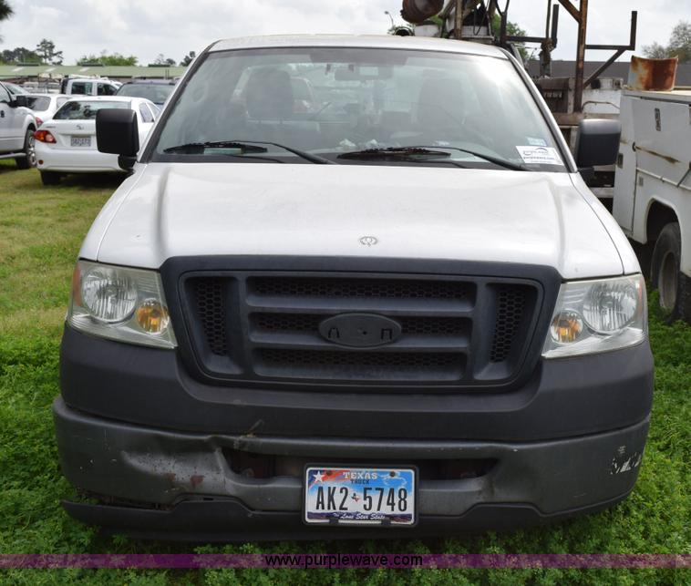 image for item H5244 2006 Ford F150 pickup truck