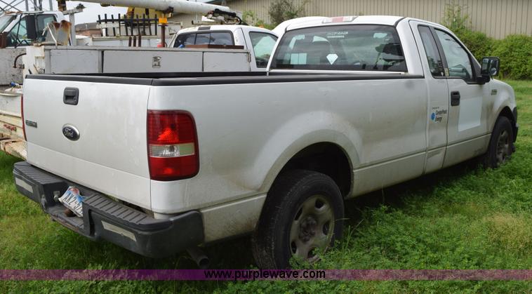 image for item H5244 2006 Ford F150 pickup truck
